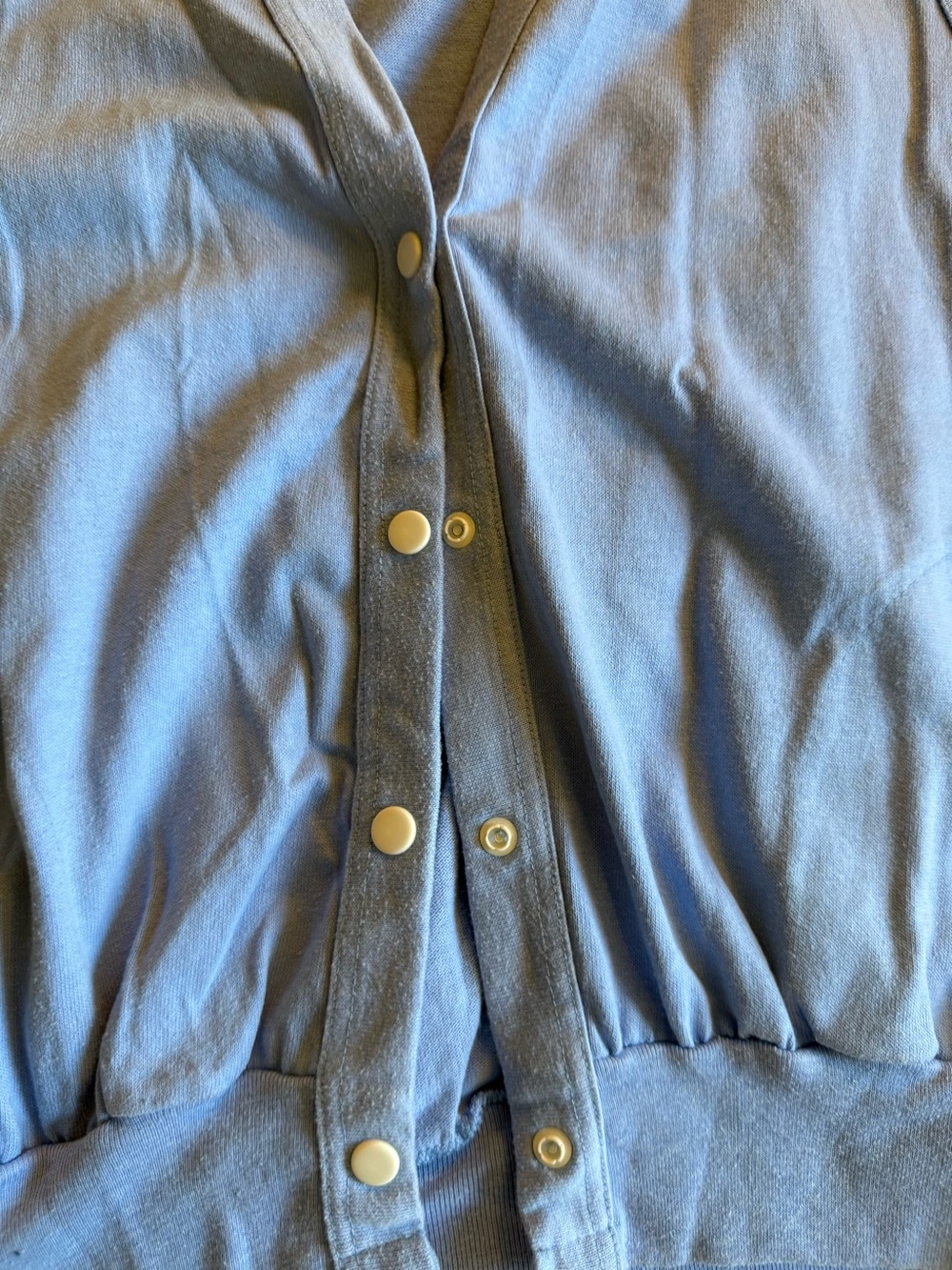 Light Blue Sleeveless Snap-Front Knit Top - Picture 2 of 6